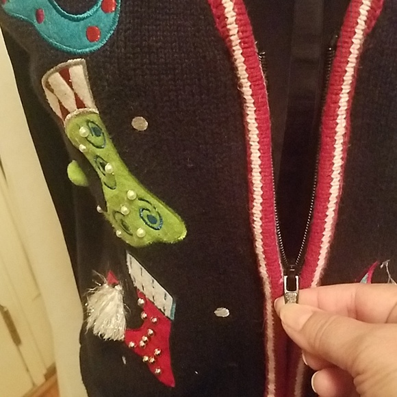 CHRISTMAS VEST W/ 6 STOCKINGS-BLACK - Picture 5 of 8